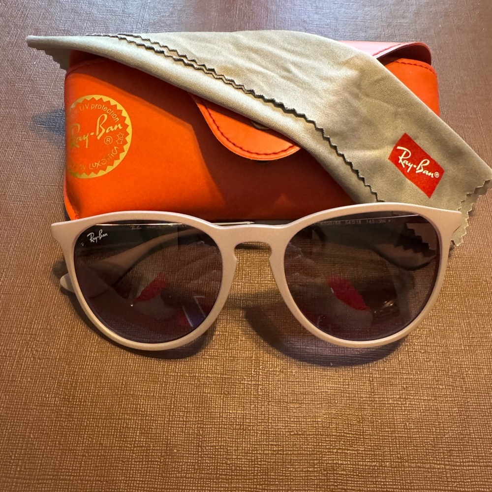 Ray-Ban Sunglasses - Light Beige